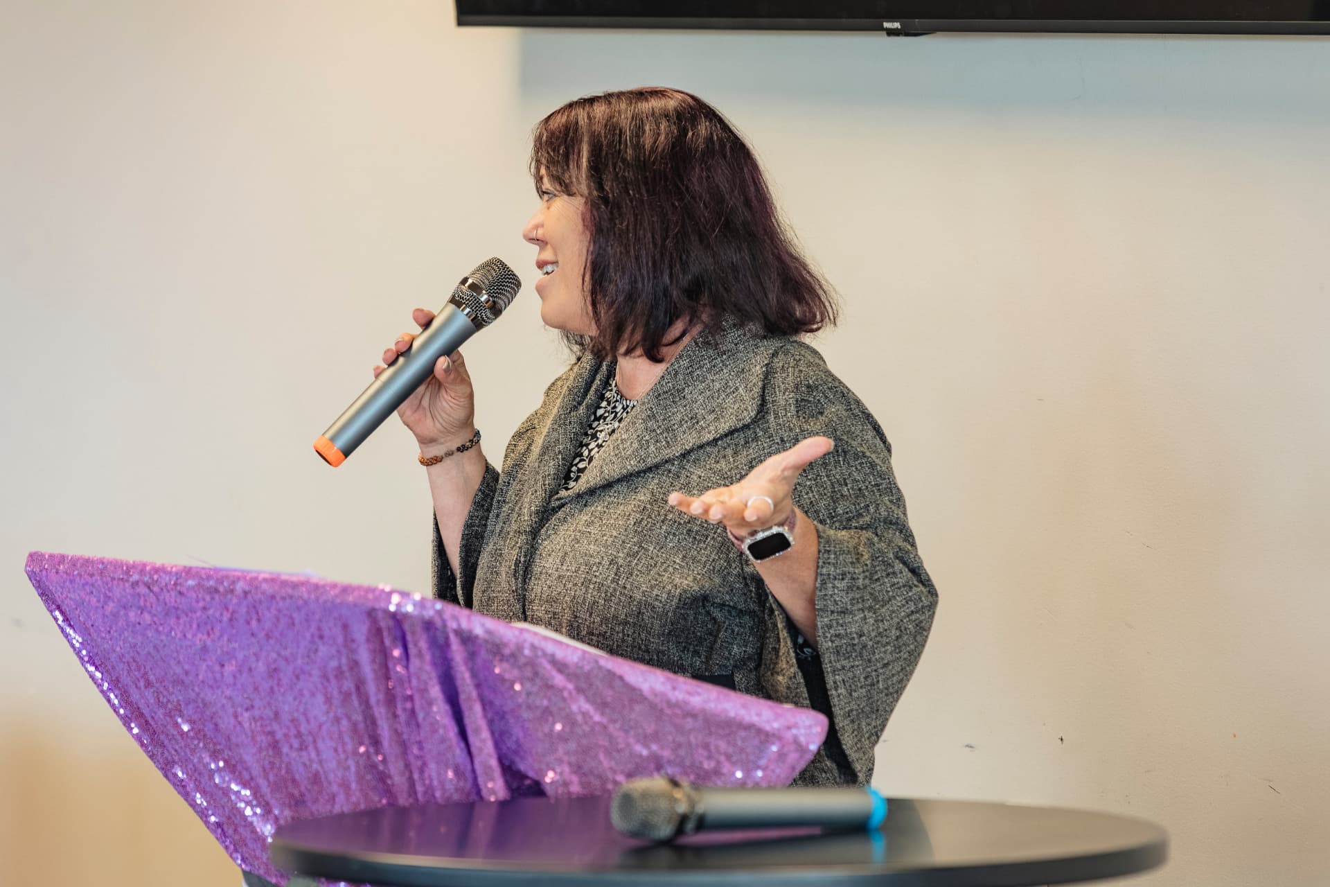 Beth Ali addressing an audience
